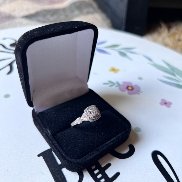 925 Sterling Silver Diamond Halo Setting Wedding
Engagement Ring. - Picture 5 of 17